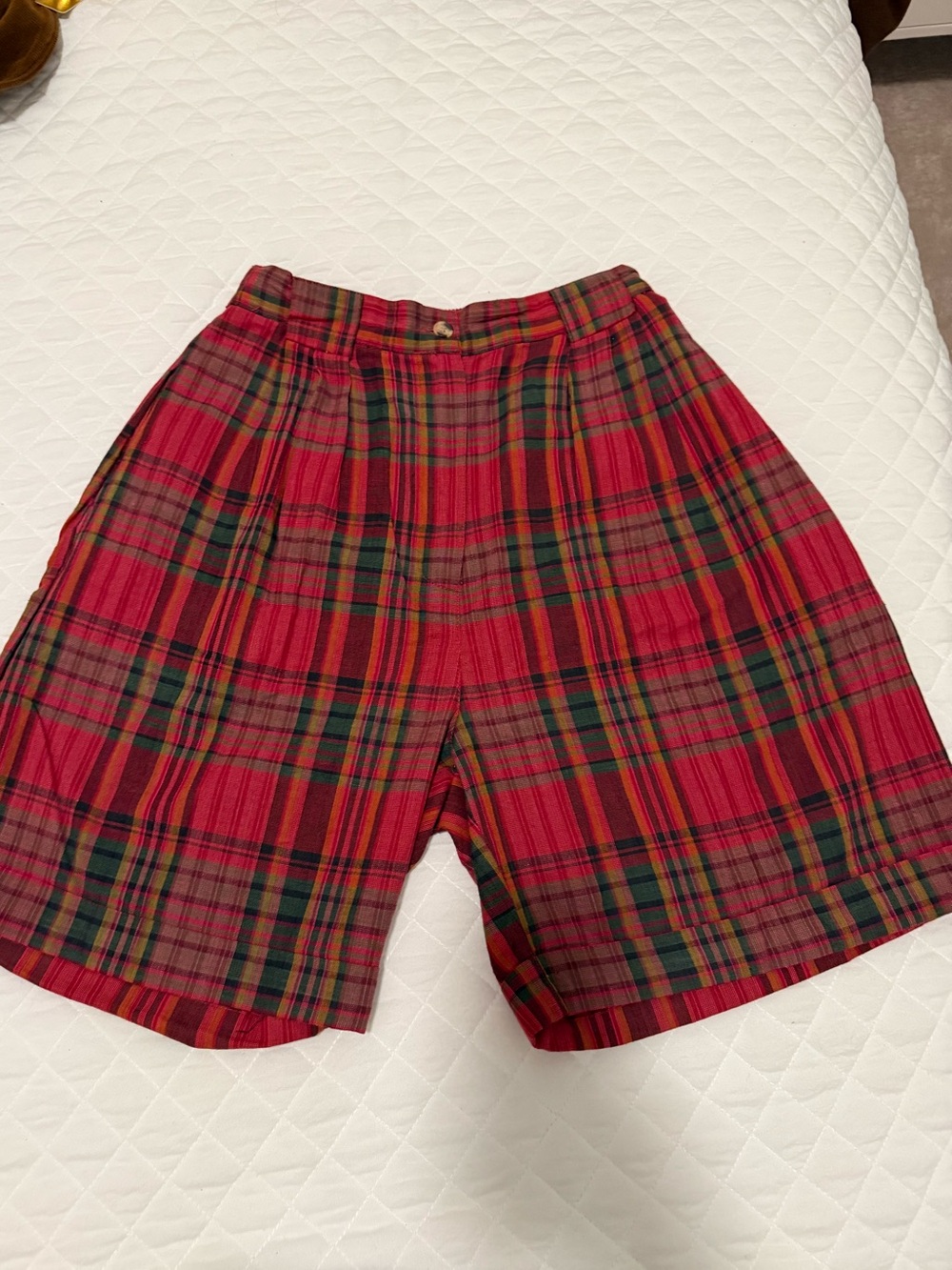 Newport News Red Plaid Women’s Cuffed Shorts with pockets